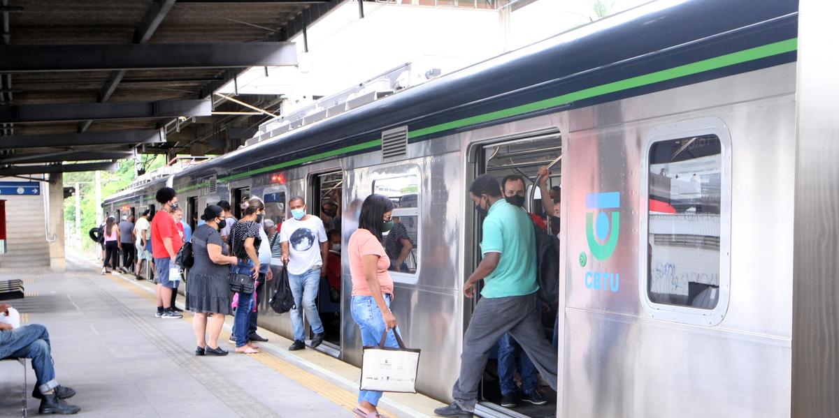 Metrô volta a funcionar com horário normal - Novojornal